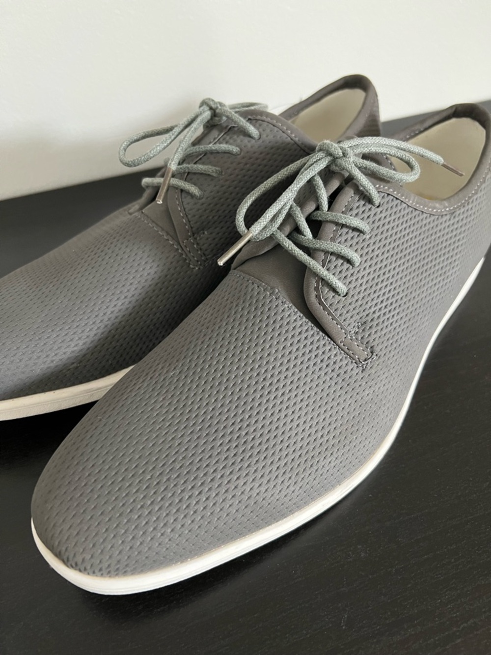 NWOT Steve Madden Gray Casual Dress Shoes Men’s Size 9 | Lace-Up | Textured